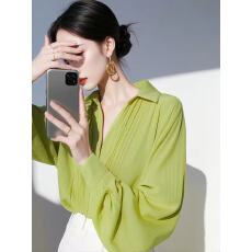 批发2026春季新款绿色衬衫轻奢高级感独特绝美超好看法式气质<b class='q'>女</b>士上衣