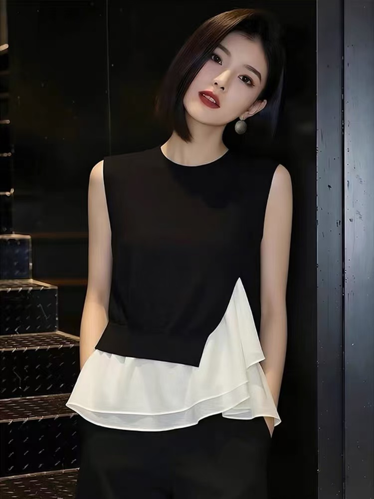 작은 대중 출퇴근 슬림해 보이는 민소매 페이크 레이어드 조끼 여성 의류 여름 2026 년 새로운 맨위 미니멀리즘 고유 한 작은 셔츠