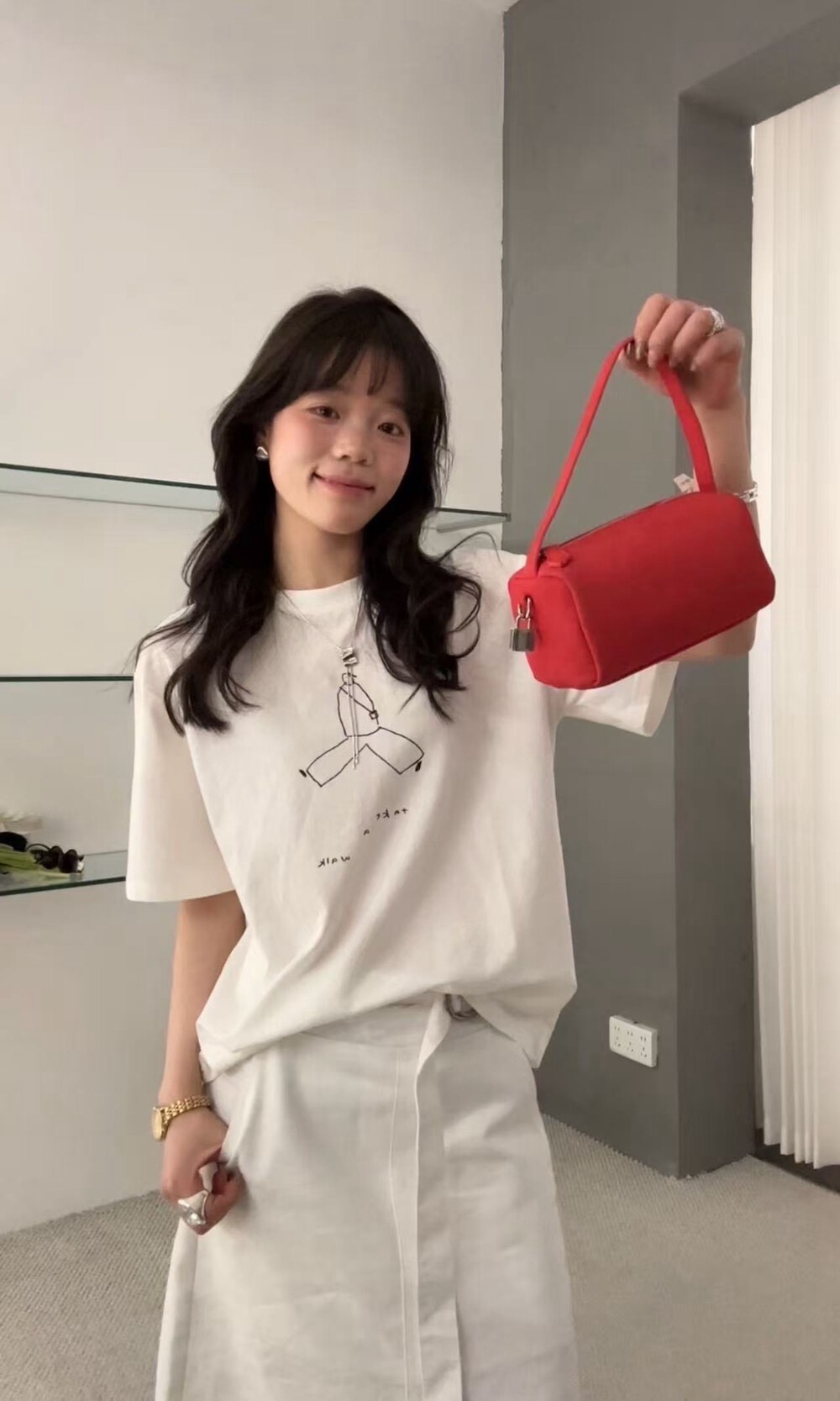 레트로 라운드 넥 긍정적 인 어깨 화이트 한 부서 미니멀리즘 디자인 센스 프린트 여름 반팔 여성 티셔츠 2026 새로운 트렌디