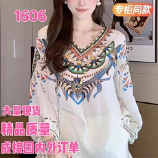 批发漂亮雪纺上衣女士长袖t恤春秋新款休闲小衫印花v领灯笼袖宽松<b class='q'>衬衫</b>