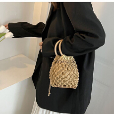 草编水桶单肩编织度假新款沙滩ins时尚大容量通勤百搭休闲女新款