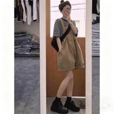 批发夏日多巴胺女装穿搭<b class='q'>大码</b>活泼减龄休闲宽松条纹短袖t恤<b class='q'>背带裤</b>套装