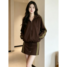 批发韩系咖色条纹连帽<b class='q'>长袖</b>卫衣外套女秋季新款绝美别致半身裙两件套装