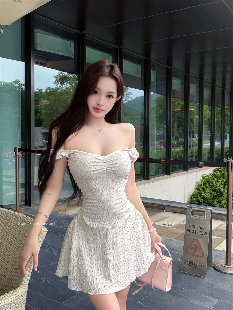 실사 정가 달콤한 화이트 복숭아 소녀 센스 작은 꽃무늬 주름 허리 수축 슬림해 보이는 드레스
