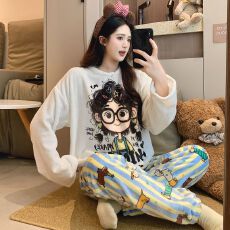 批发实拍秋冬季新款法兰绒圆领卡通甜美睡衣女韩系可爱宽松家居服套装