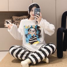 批发实拍秋冬季新款法兰绒圆领卡通甜美睡衣女韩系可爱宽松家居服套装