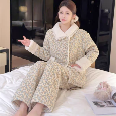 批发<b class='q'>实拍</b>冬季新款奥利绒重磅加厚睡衣女甜美宽松保暖家居服套<b class='q'>装</b>可外穿