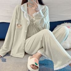 批发实拍春秋季新款提花棉<b class='q'>三件套</b>吊带胸垫花边翻领口袋小熊绣花家居服