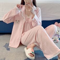 批发实拍春秋季新款提花棉<b class='q'>三件套</b>吊带胸垫花边翻领口袋小熊绣花家居服