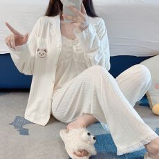 批发实拍春秋季新款提花棉<b class='q'>三件套</b>吊带胸垫花边翻领口袋小熊绣花家居服