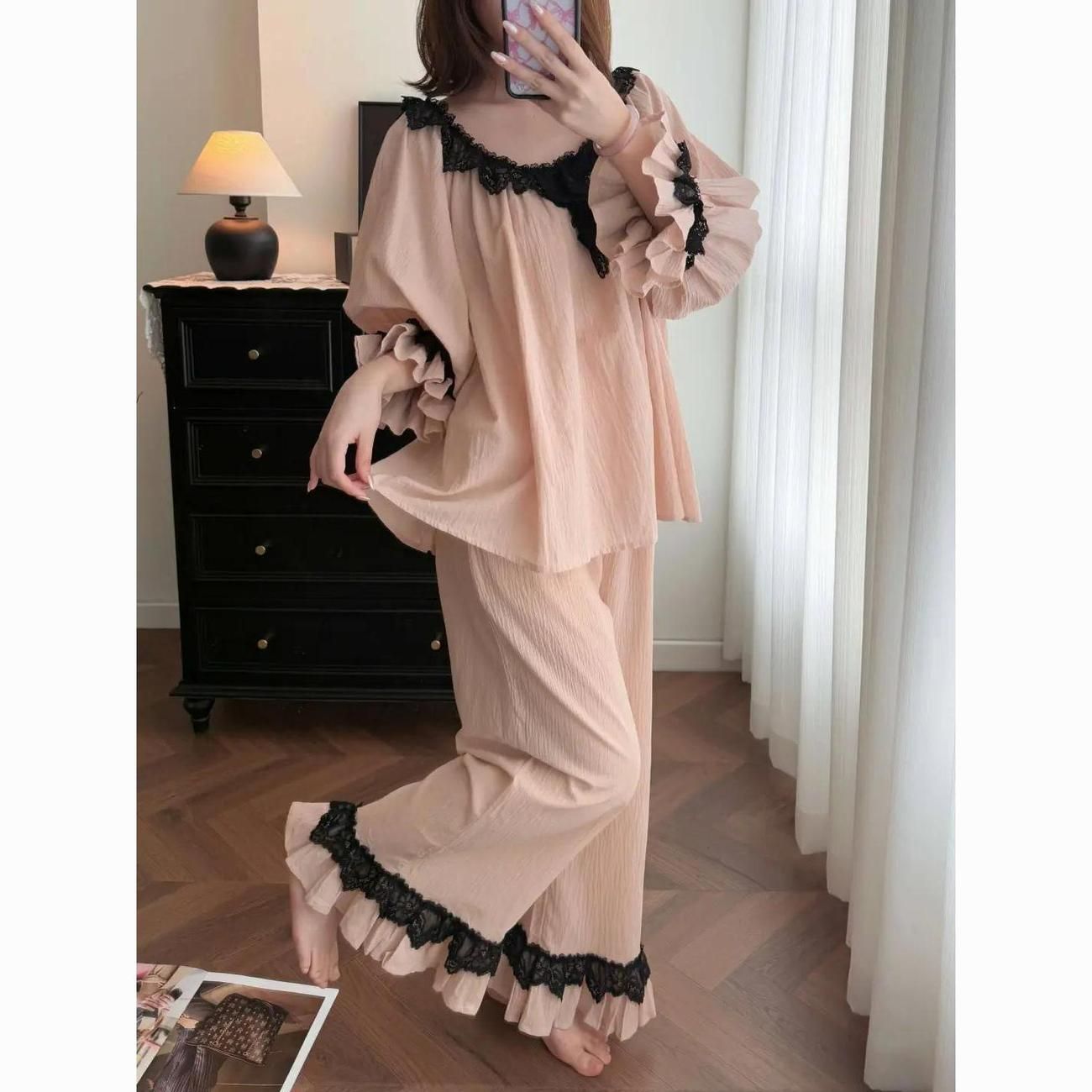 春秋季新款撞色宫廷风蕾丝花边睡衣女带胸垫云朵棉家居服套装 服裝批發女裝批發服飾貨源