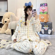 批发实拍秋冬季新款加绒加厚法兰绒<b class='q'>睡衣</b>女韩版翻领开衫<b class='q'>卡通</b>家居服套装