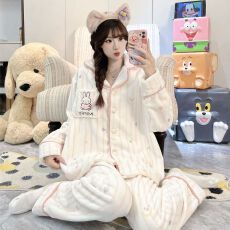 批发实拍秋冬季新款加绒加厚法兰绒<b class='q'>睡衣</b>女韩版翻领开衫<b class='q'>卡通</b>家居服套装