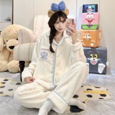 批发实拍秋冬季新款加绒加厚法兰绒<b class='q'>睡衣</b>女韩版翻领开衫<b class='q'>卡通</b>家居服套装