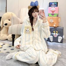 批发实拍秋冬季新款加绒加厚法兰绒<b class='q'>睡衣</b>女韩版翻领开衫<b class='q'>卡通</b>家居服套装