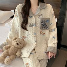 批发实拍秋冬季新款加厚空气棉夹层睡衣女甜美卡通翻领开衫家居服套装