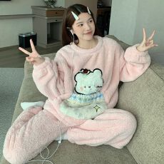 批发实拍冬季新款加厚长毛绒卡通睡衣女韩版宽松上衣双口袋家居服套装