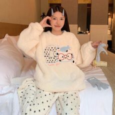 批发实拍冬季新款加厚长毛绒卡通睡衣女韩版宽松上衣双口袋家居服套装