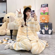 批发实拍冬季新款280克珊瑚绒卡通睡衣女<b class='q'>韩版</b>翻领开衫甜美家居服套<b class='q'>装</b>