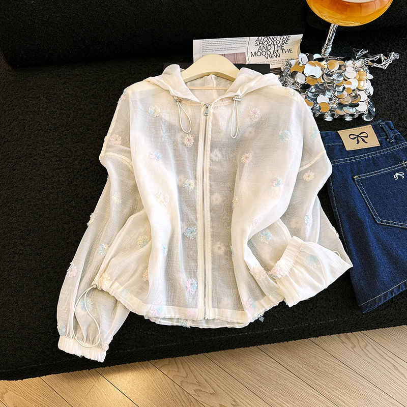 실사 2026 여름 새로운 3 차원 자수 작은 꽃 후드 자외선 차단 의류 여성 여름 얇은 스타일 통기성 오픈 가디건