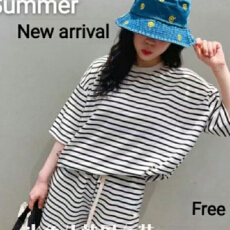 批发<b class='q'>韩国</b>东大门女装夏季新款条纹短袖<b class='q'>T</b><b class='q'>恤</b>短裤套装