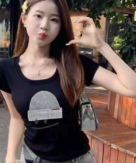 유럽 상품 만화 프린트 u 칼라 긍정적 인 어깨 반팔 티셔츠 여성 여름 몸매 가꾸기 슬림해 보이는 작은 키 쇼트 스타일 대