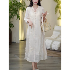 批发天丝重工刺绣气质<b class='q'>连衣裙</b>女2025夏季新款宽松度假系带轻奢显瘦长裙