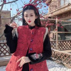 批发高端红色喜庆国风新中式马甲2025冬款保暖<b class='q'>百搭</b>复古提花拜年服马甲