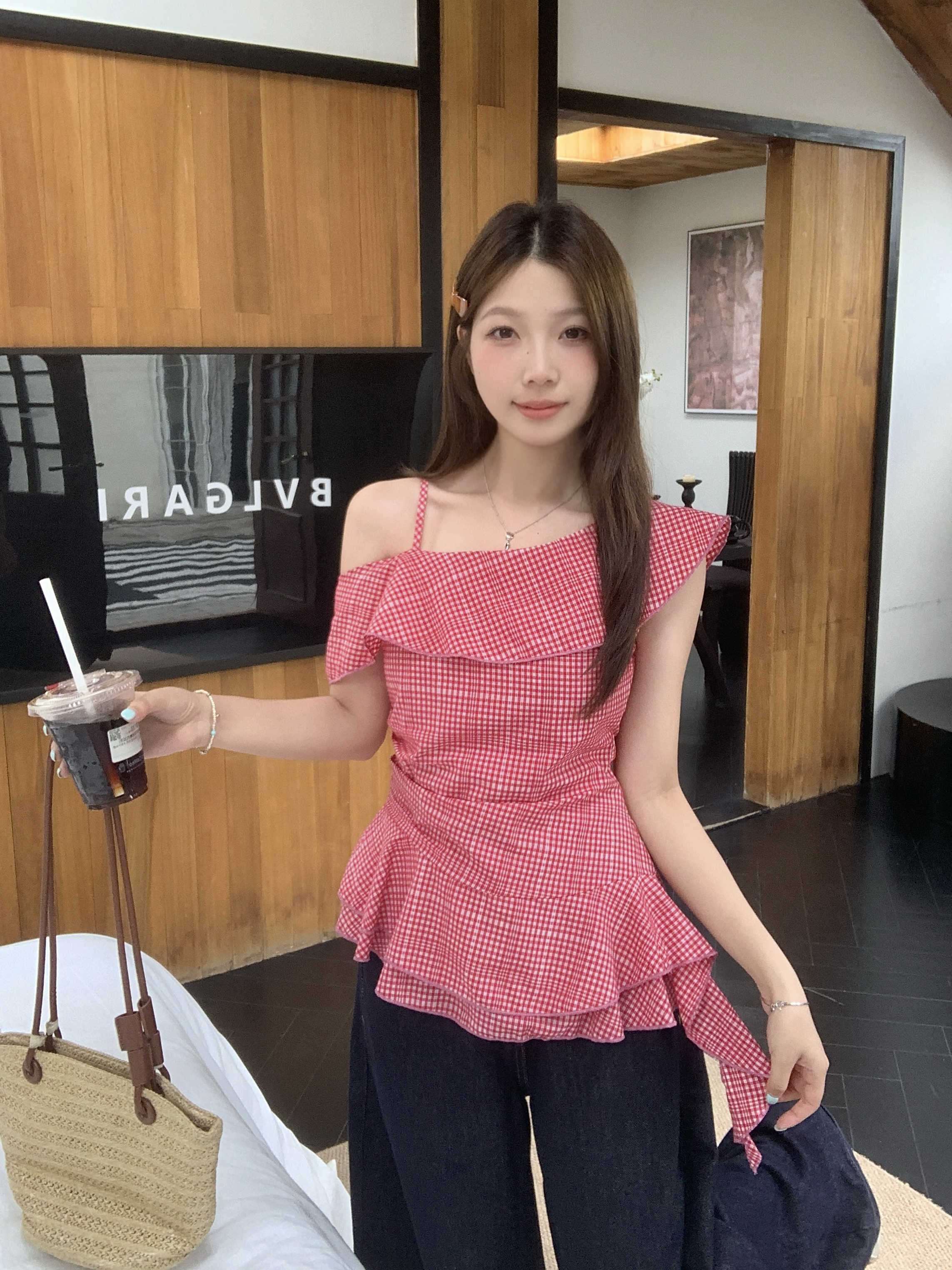 MY11184# 大码胖妹妹夏季新款荷叶边露肩格子衬衫绝美独特斜肩上衣女裝貨源服裝批發