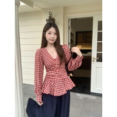 批发实拍 <b class='q'>大码</b>胖MM春季新款法式复古格子V领<b class='q'>长袖</b>衬衣褶皱收腰显瘦上衣