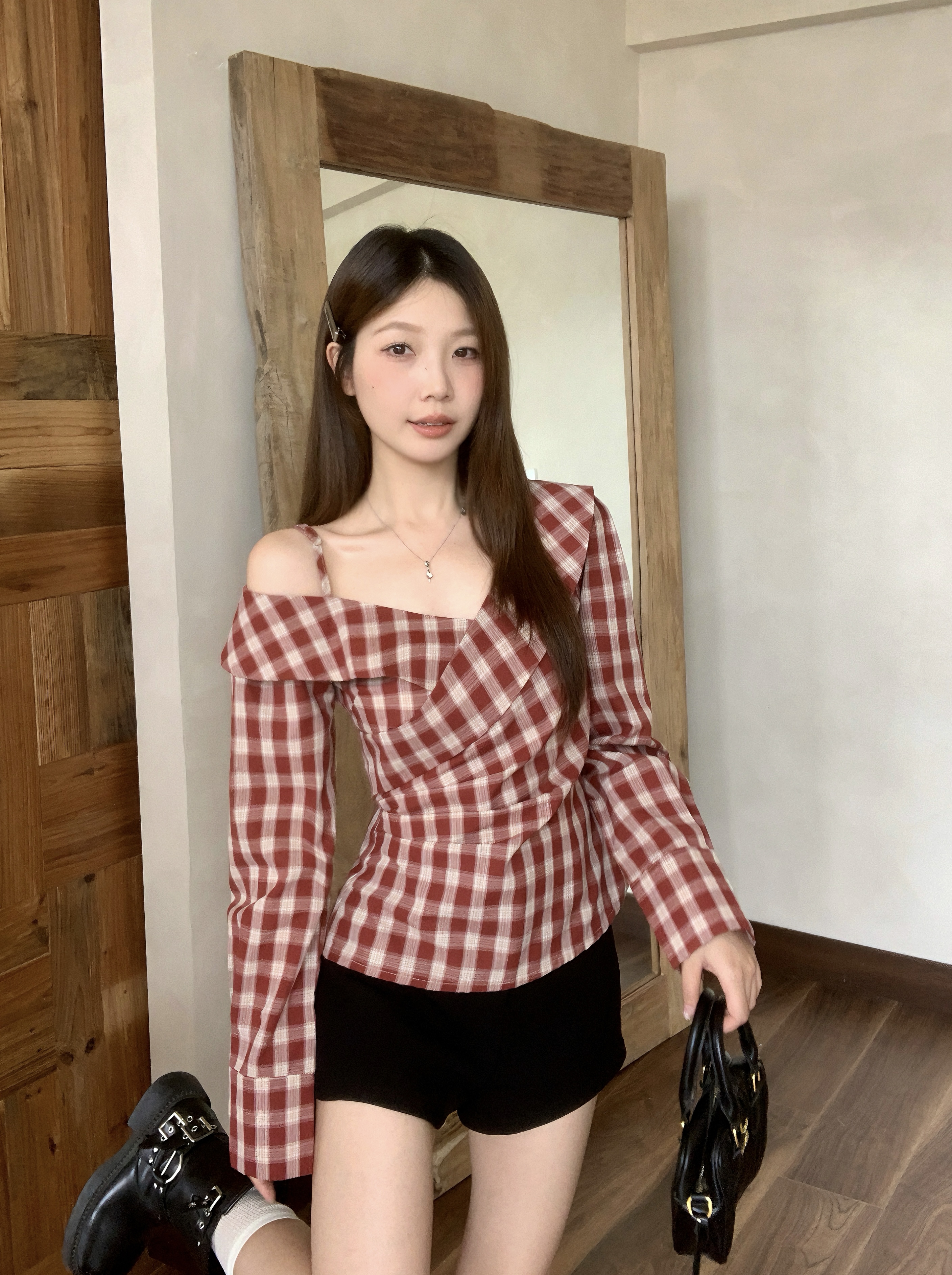 실사 빅 사이즈 지방 mm 프랑스식 레트로 V넥 체크무늬 긴팔 셔츠 불규칙 슬림해 보이는 오프숄더 작은 대중 맨위