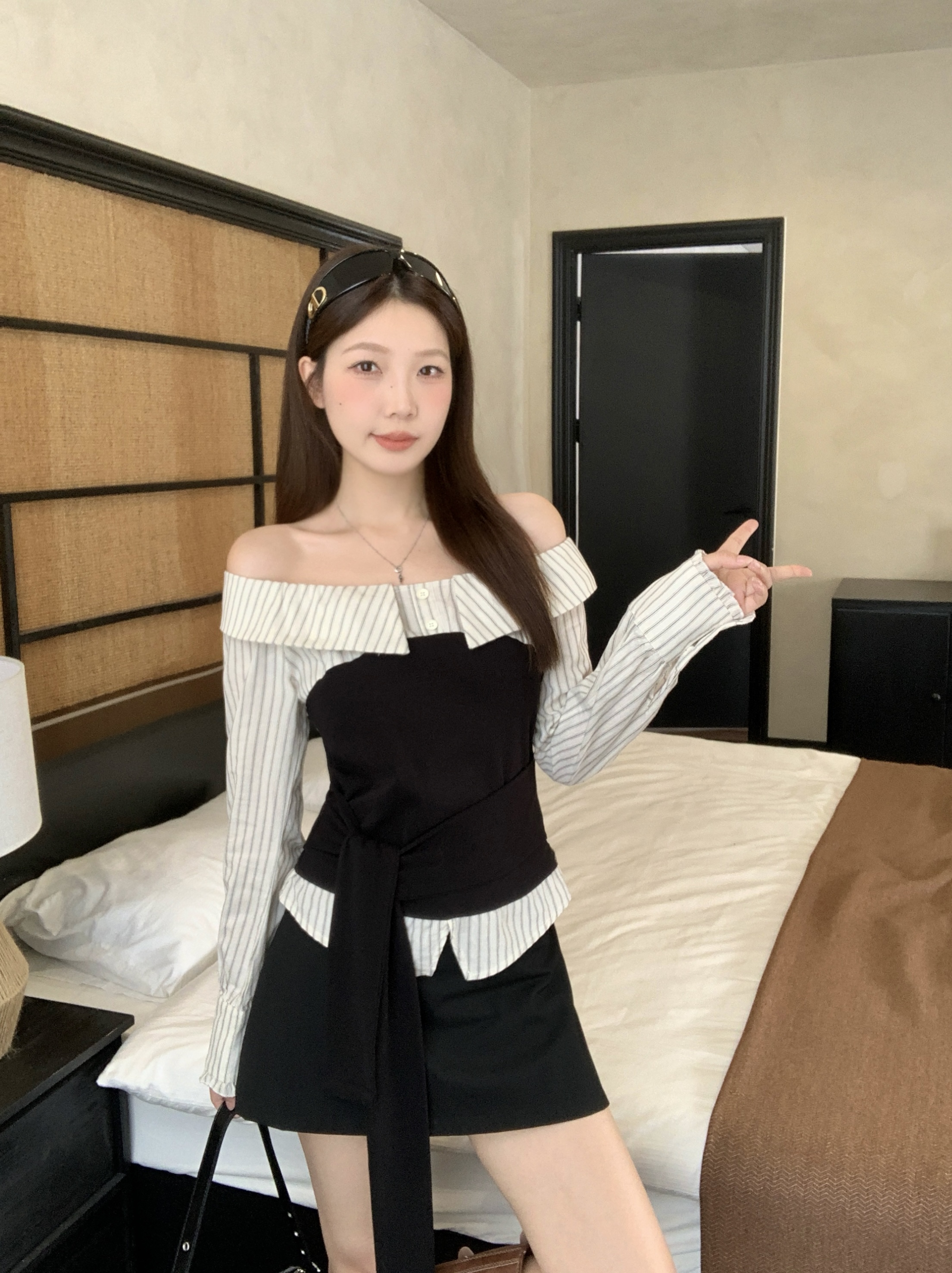 실사 빅 사이즈 봄 새로운 배색 패치워크 스트라이프 디자인 센스 오프숄더 슬림해 보이는 맨위 스트랩 셔츠
