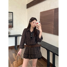 批发实拍 <b class='q'>大码</b>胖妹妹春季韩系复古宽松衬衫格纹木耳边慵懒风短裤套装