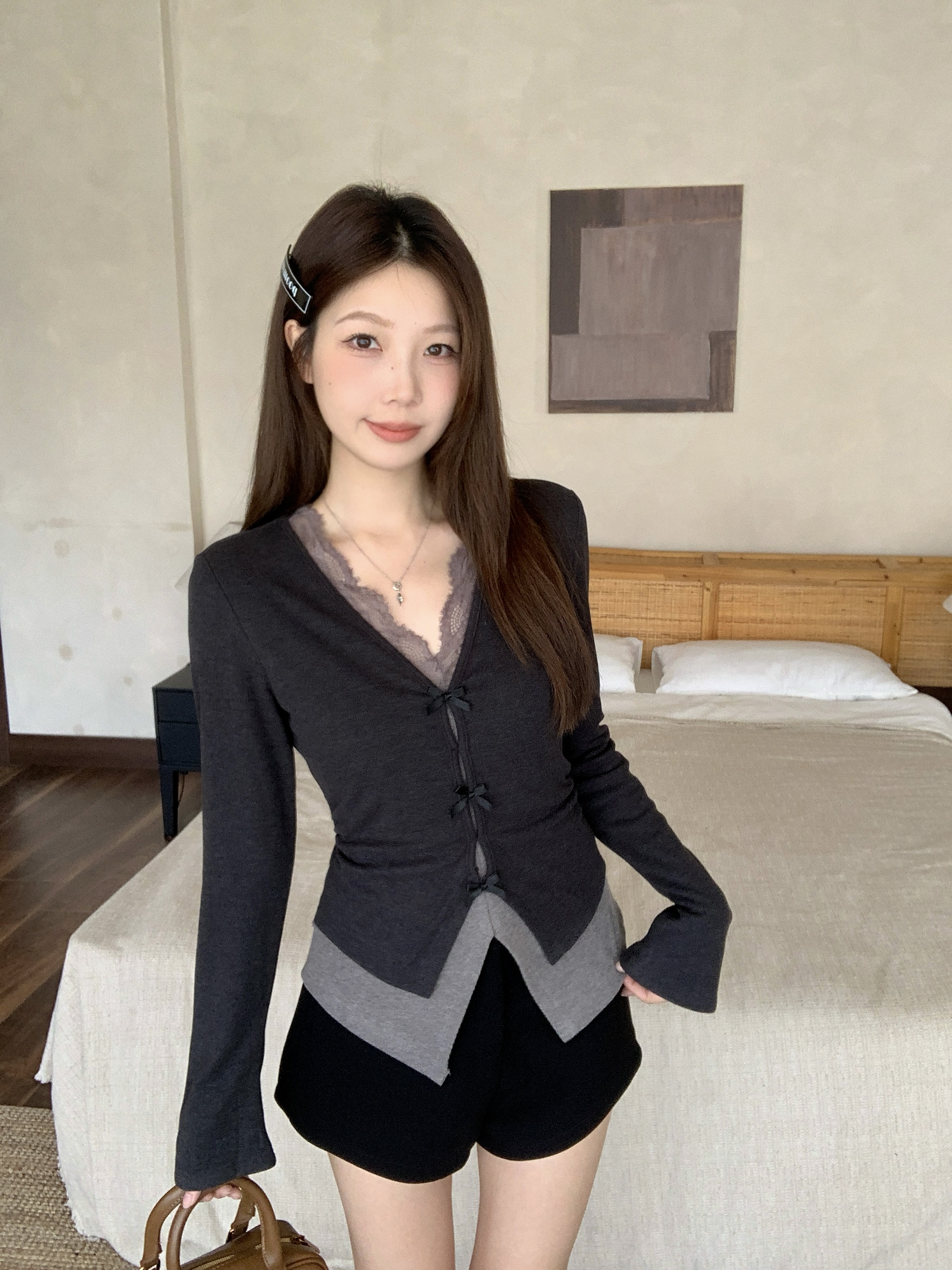 实拍 大码秋冬新款蕾丝拼接蝴蝶结假两件长袖磨毛修身内搭上衣