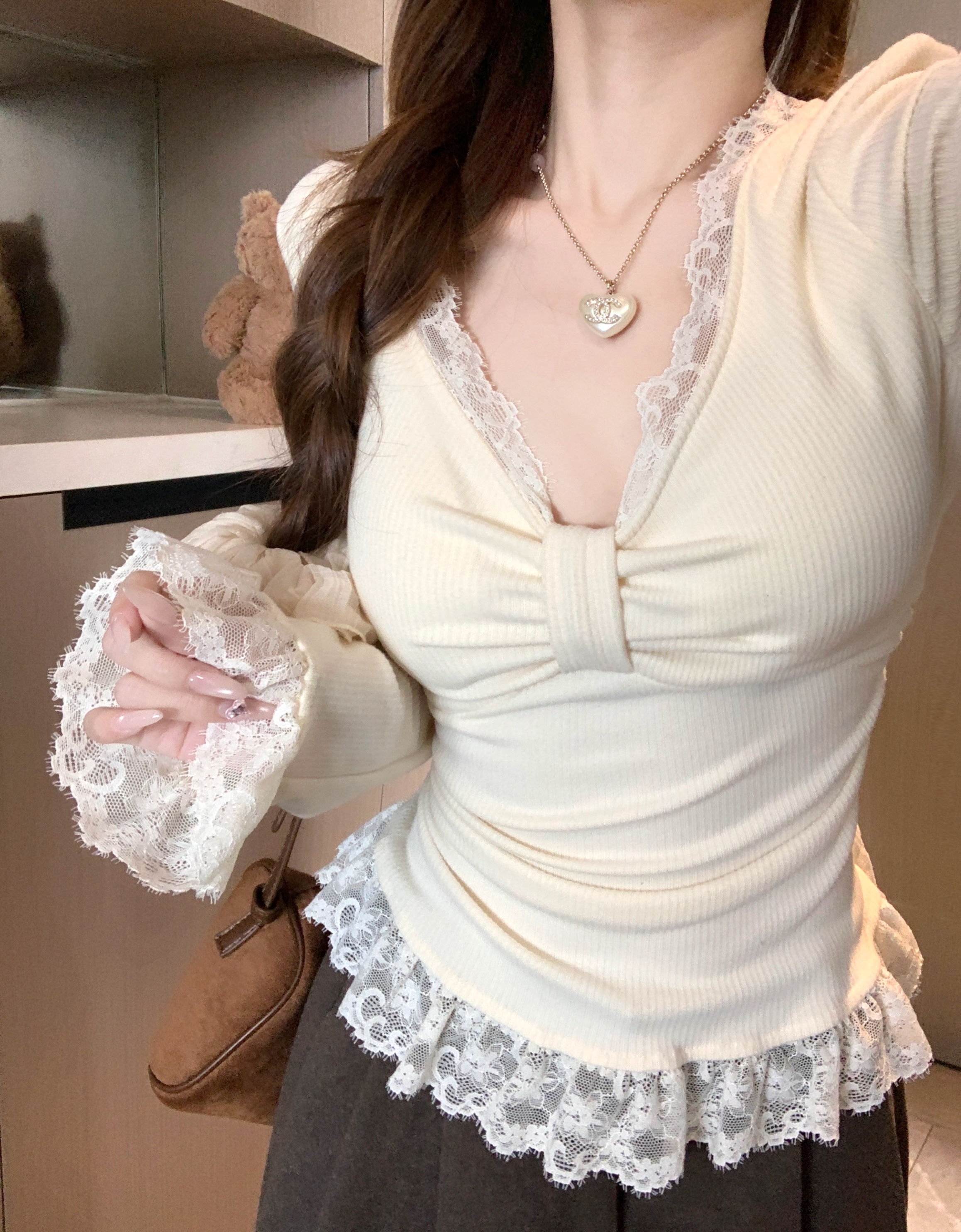 实拍 大码胖MM秋冬新款纯欲风V领蕾丝拼接修身长袖打底衫修身上衣