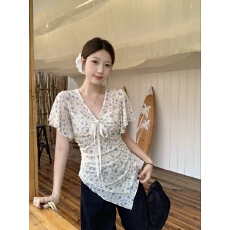 批发实拍 大码夏季新款设计感碎花蕾丝系带上衣不规则下摆显瘦短袖