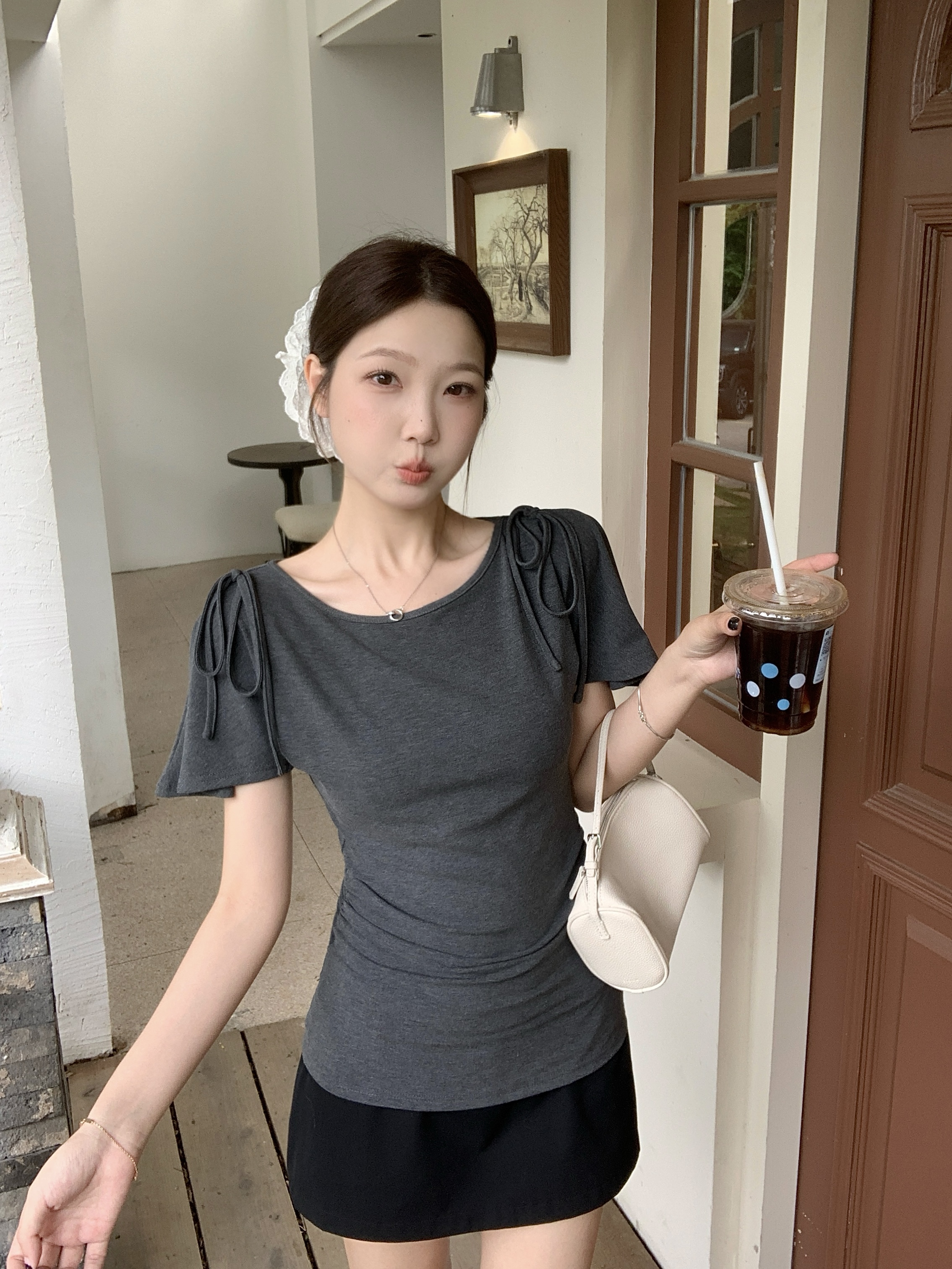 실사 빅 사이즈 여름 새로운 한 부서 긍정적 인 어깨 라운드 넥 주름 스트랩 반팔 티셔츠 몸매 가꾸기 슬림해 보이는 맨위
