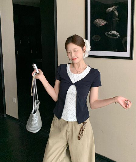 실사 빅 사이즈 여름 새로운 한 부서 디자인 센스 꽃무늬 페이크 레이어드 반팔 티셔츠 몸매 가꾸기 슬림해 보이는 다용도 맨위