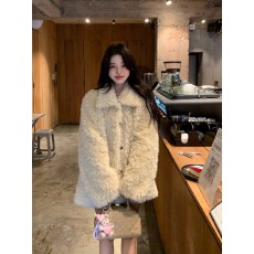 批发<b class='q'>冬</b>季新款羊羔毛外套短款皮草年轻款高级感小个子皮毛一体毛毛外套
