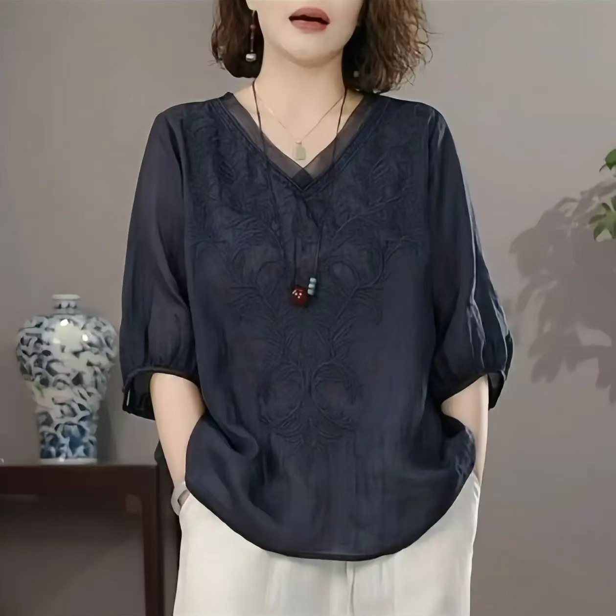 루즈핏 여름 폭발 자수 V넥 중간 소매 티셔츠 빅 사이즈 패션 외국 가스 레트로