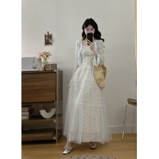 批发<b class='q'>实拍</b>法式气质碎花裙套装女2026夏新款网纱吊带裙木耳边开衫两件套