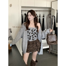 批发小众豹纹<b class='q'>图案</b>显瘦百搭抹胸<b class='q'>背心</b>+宽松软糯百搭毛衣开衫套装女秋季