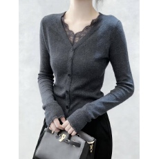 批发<b class='q'>韩版</b>休闲时尚气质百搭高级感灰色上衣女2026春宽松显瘦蕾丝打底衫