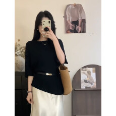 批发黑色慵懒风一字领半袖针织冰丝上衣<b class='q'>女</b>夏季宽松松弛感正肩短袖<b class='q'>t</b><b class='q'>恤</b>