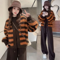 批发C10210复古气质松弛感宽松针织<b class='q'>开衫</b>外搭V领<b class='q'>条纹</b>毛衣外套