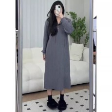 批发大码微胖mm慵懒风竖坑条连帽针织<b class='q'>连衣裙</b>女<b class='q'>春秋</b>显瘦遮肉懒人裙