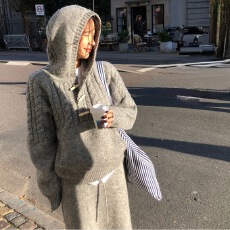 批发绯闻女孩灰色慵懒风学院羊角扣套头连帽毛衣<b class='q'>套装</b>女