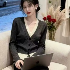 批发韩系精致绝美灰色V领单排扣长袖<b class='q'>针织</b><b class='q'>开衫</b>女冬季新款洋气减龄上衣