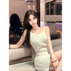 批发名媛千金白色性感<b class='q'>露背</b>针织<b class='q'>连衣裙</b>纯欲风气质修身显瘦内搭包臀短裙