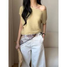 批发法式不规则纹理短袖针织衫女夏季设计修身褶皱掐腰斜肩上衣